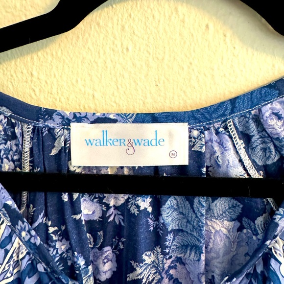 Walker & Wade Sonja top blue floral medium - Picture 3 of 4
